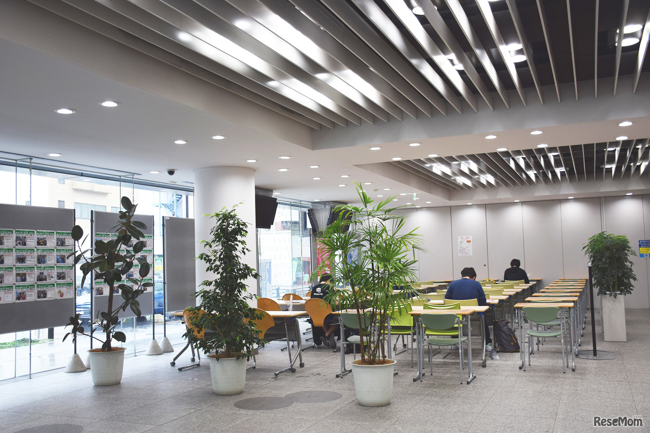 河合塾 麹町校 自習スペースのようす