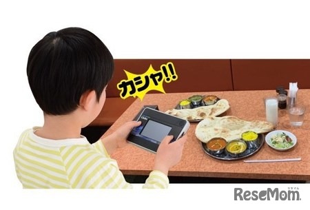 パッドはカメラ付き　(c) TOMY　(c) 小学館