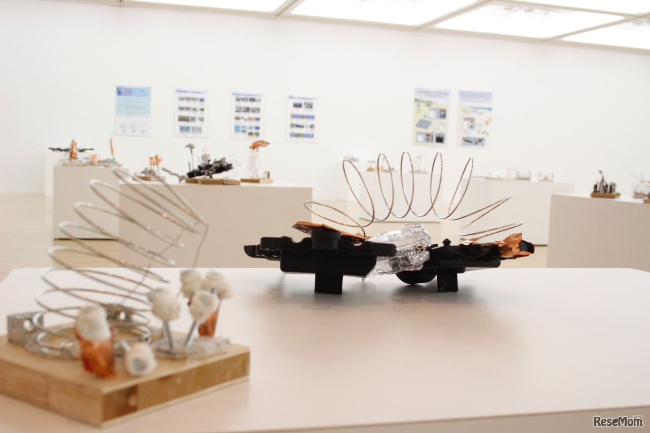 子どものためのプログラム「リサイクルアートに挑戦！」作品イメージ