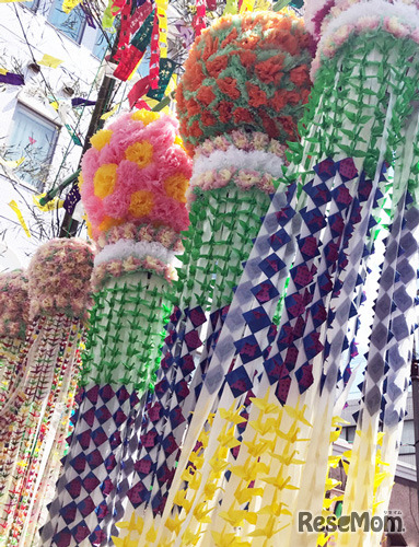 祖父母といっしょに見た七夕飾りの思い出の写真