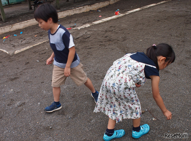 心にとまる石を見つけては拾う