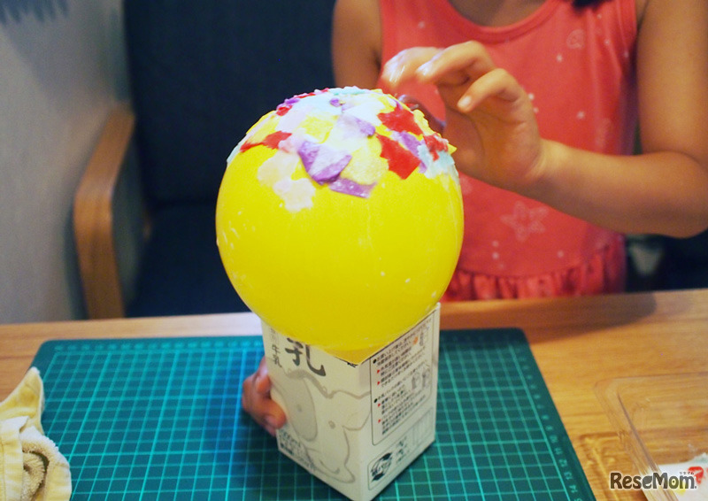 丁度良い水溶き加減と指を使う事で作業効率がアップ。「ここは白にしたほうがほかの色が目立つかな」など、色のバランスを考える余裕が出てきた