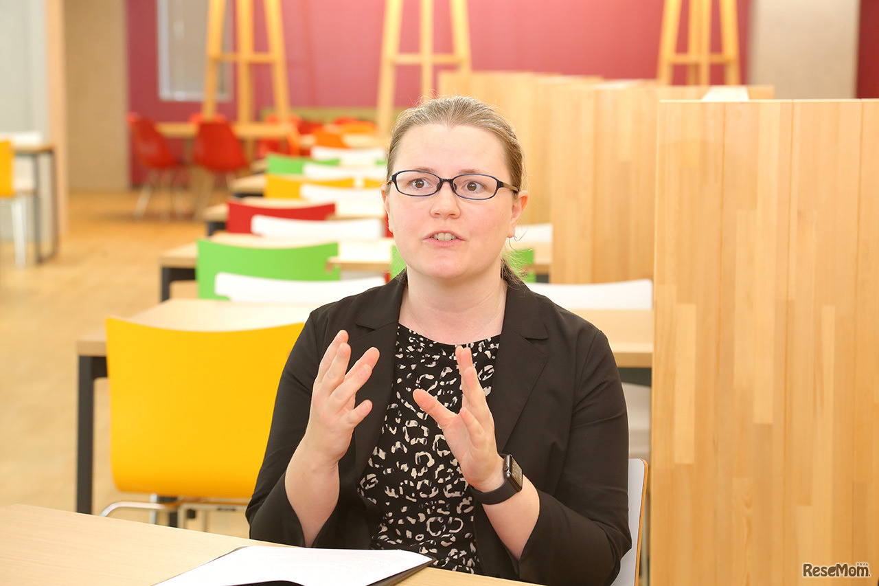 ドルトン東京学園のポポロスキー先生（英語科）