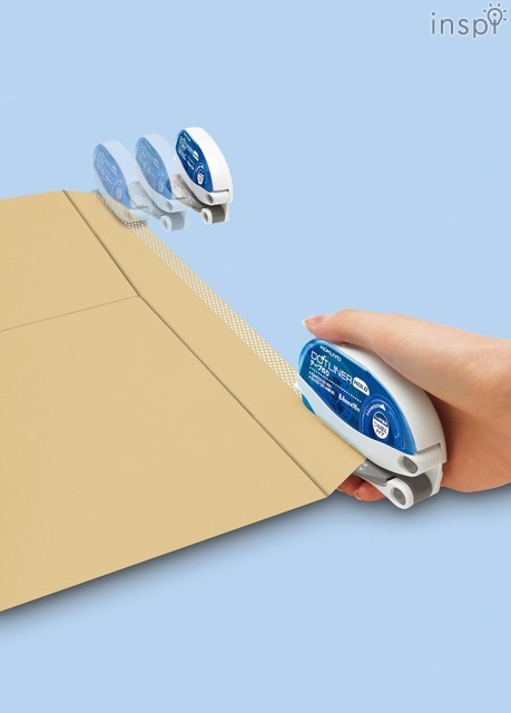 はさんで握ってスライドするだけで、まっすぐきれいにのり付けできる