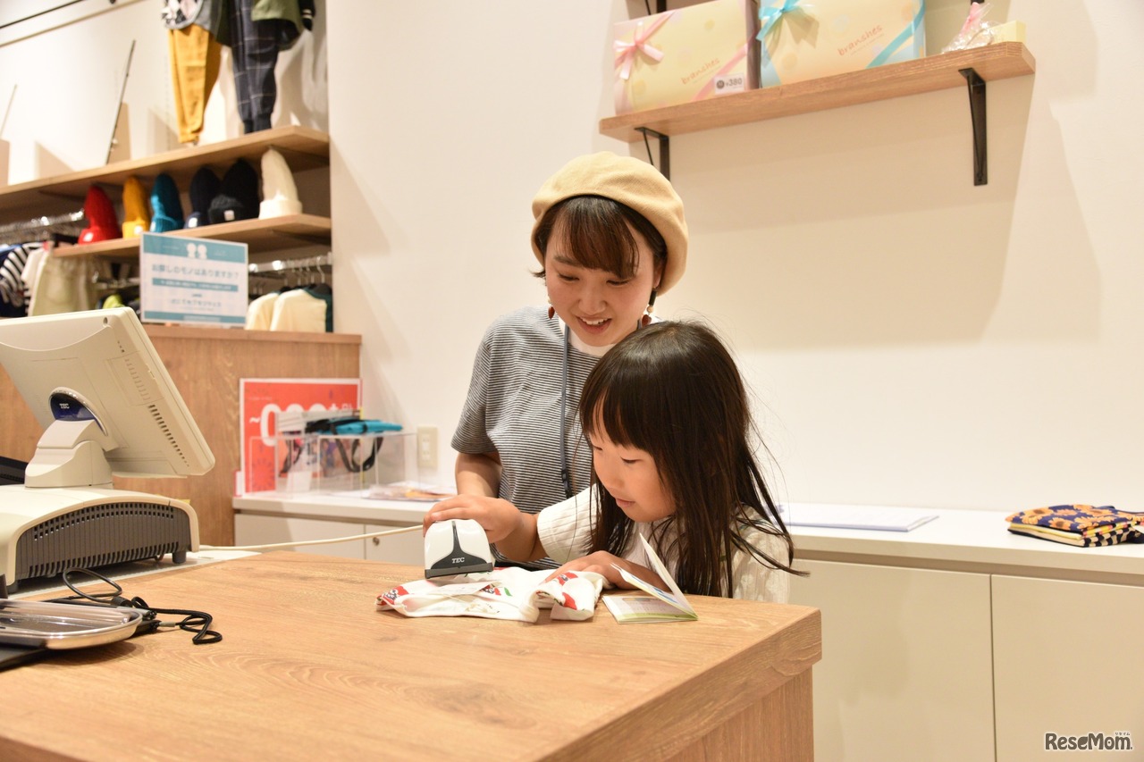 「チャレンジ！ドキドキこども店長」体験のようす