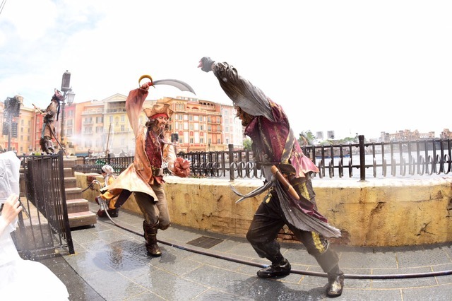 ショー「パイレーツ・サマーバトル“ゲット・ウェット！”」