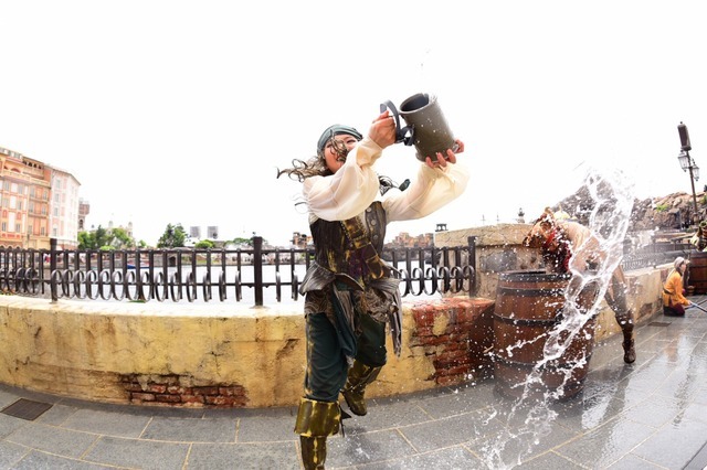 ショー「パイレーツ・サマーバトル“ゲット・ウェット！”」