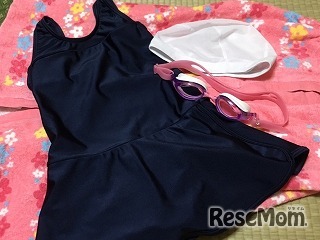 露出を抑えたスクール水着