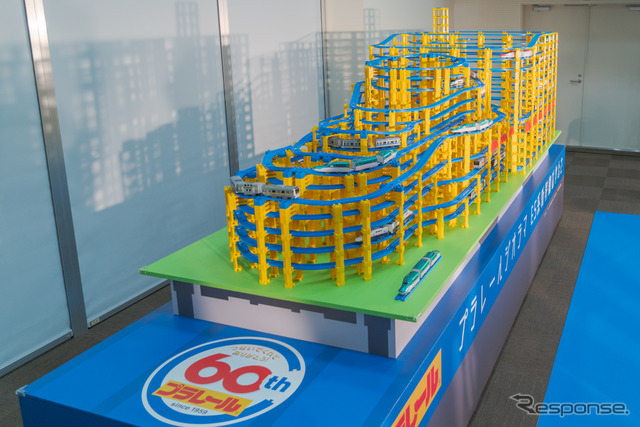 E5系新幹線はやぶさプラレール車両ジオラマ