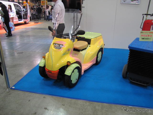 筑水キャニコム　四輪電動バイク