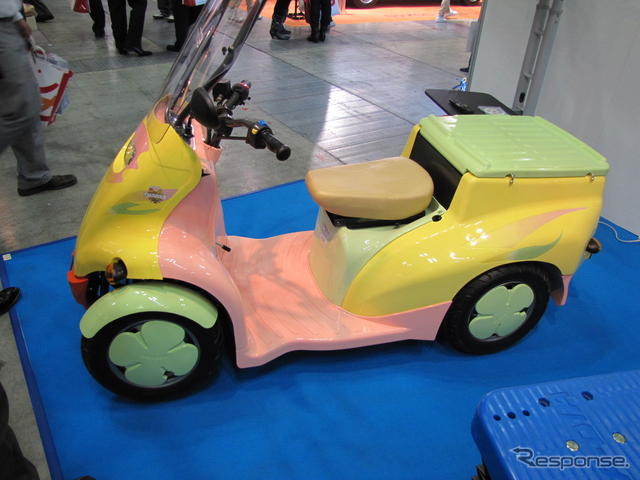 筑水キャニコム　四輪電動バイク