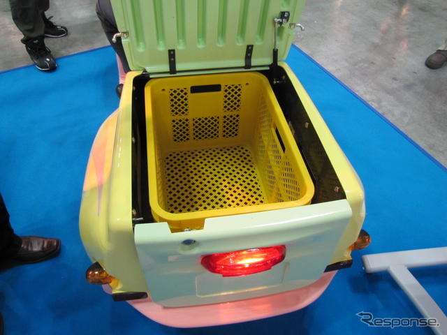 筑水キャニコム　四輪電動バイク