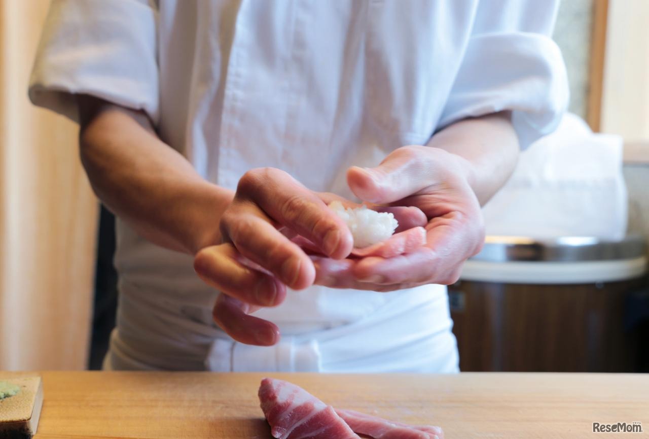 日本料理「舞」：ちびっこ寿司職人