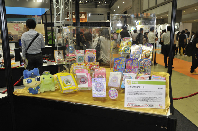 今や母娘で楽しむ人も多い「たまごっち」