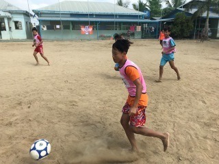 アルビレックス新潟、サッカー用品をミャンマーの子どもに届けるプロジェクト実施