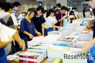 過去の「大学フェア」のようす