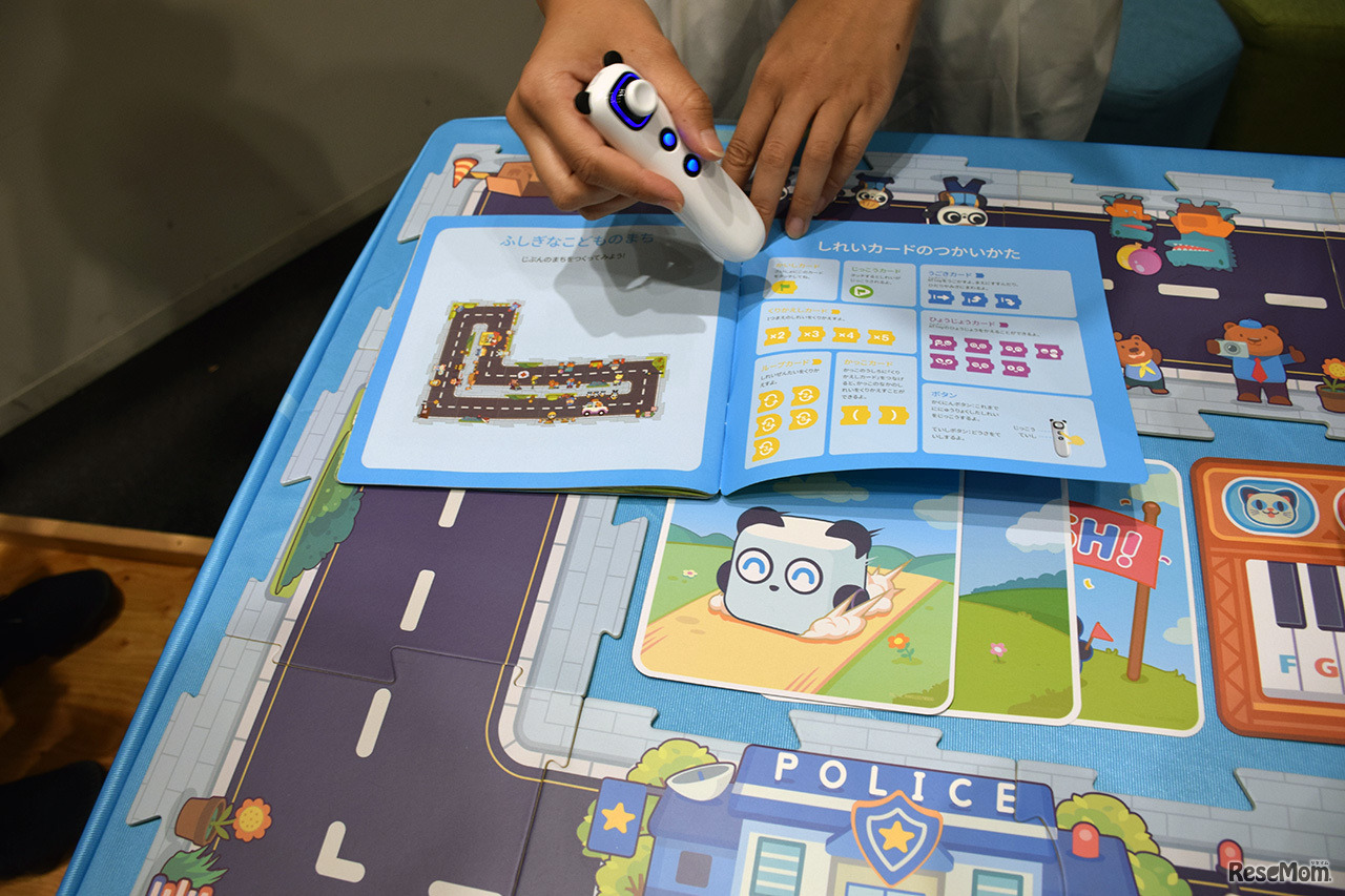 付属のストーリーブックの内容に沿って学習したり、自由な探索活動を行うことによりプログラミング的思考が身に付くという