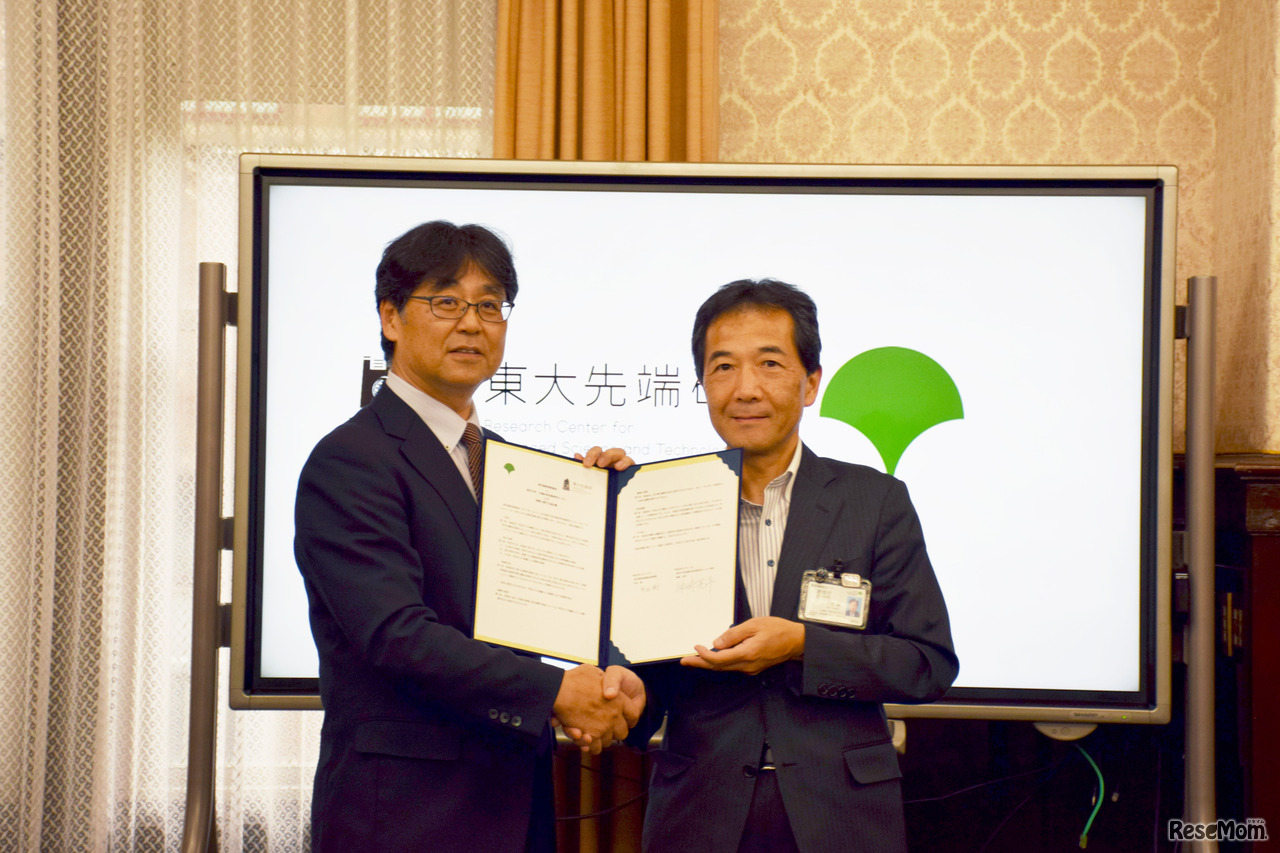 東京大学先端科学技術研究センター 所長 神崎亮平教授（左）と東京都教育委員会 教育監 宇田剛氏（右）