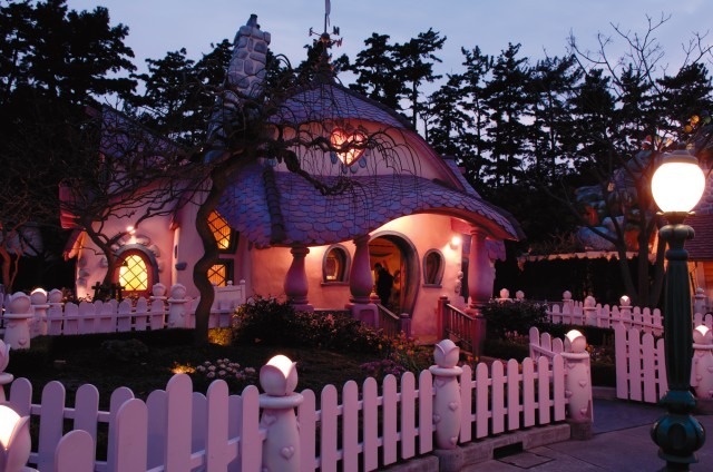 長時間長蛇の列を回避！(C) Disney