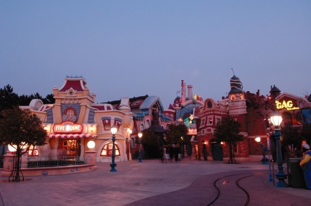 長時間長蛇の列を回避！(C) Disney