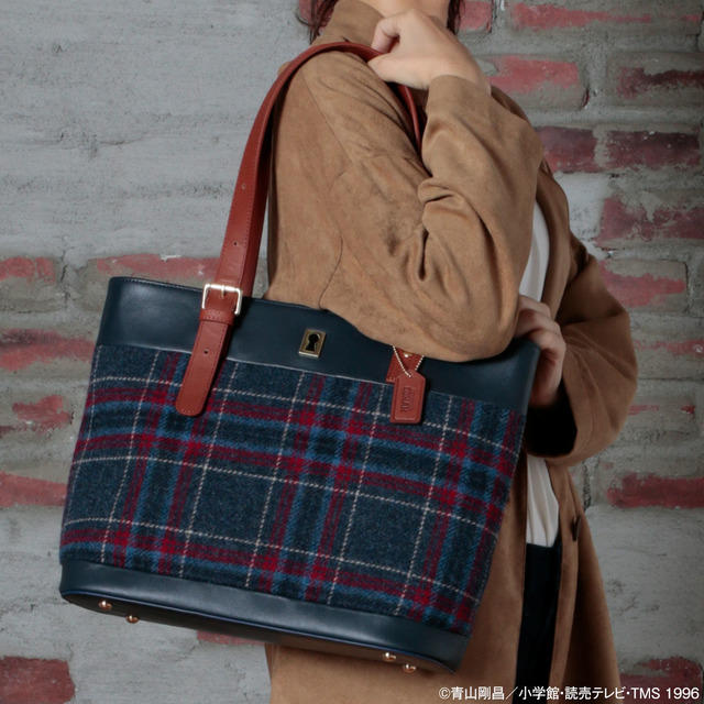 「名探偵コナン BRITISH DETECTIVE 英国製ツイードのトートバッグ」江戸川コナン　各27,800円（税・送料別）（C）青山剛昌／小学館・読売テレビ・TMS 1996