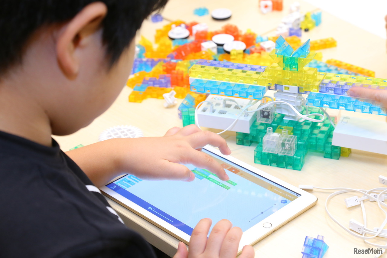 トレンドマイクロ「親子でプログラミング」のようす