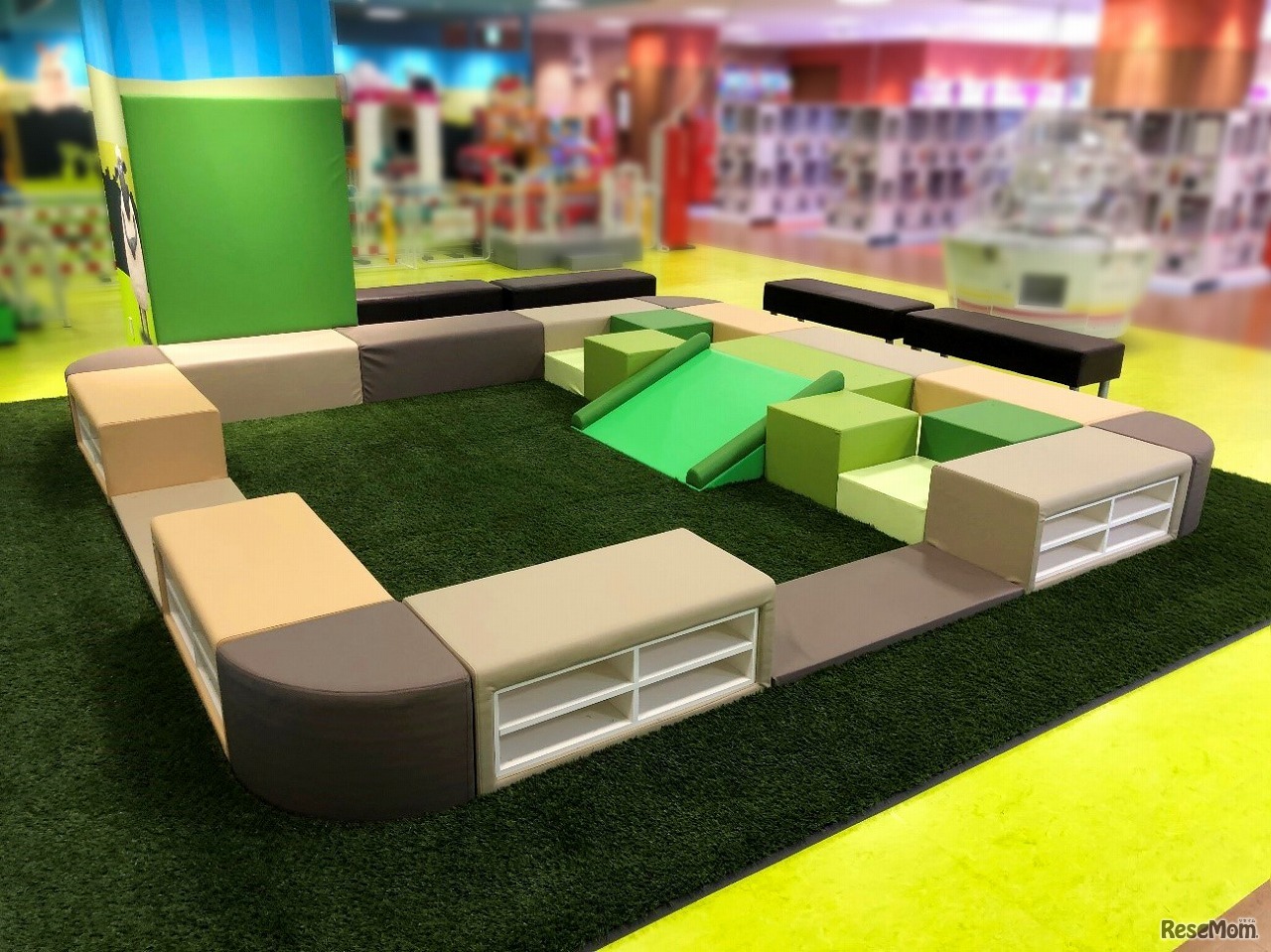 店内イメージ（キッズスペース）　(c) Aardman Animations Ltd 2019