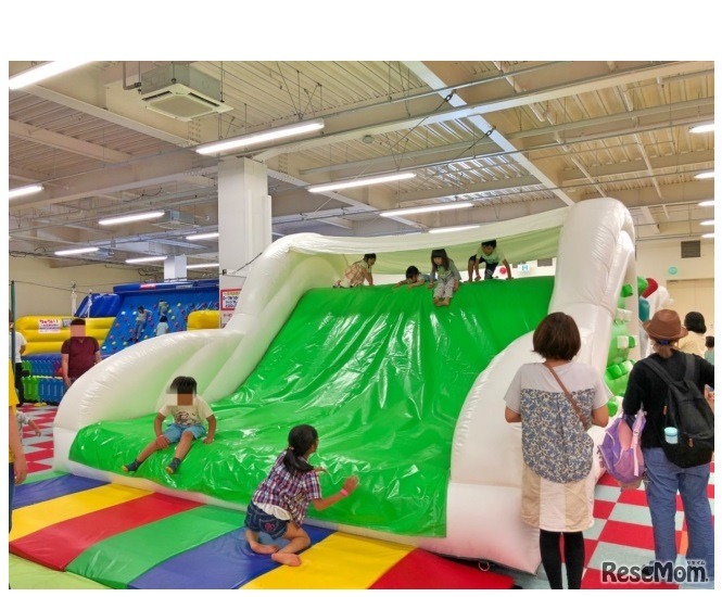 遊具「ふわふわ滑り台」