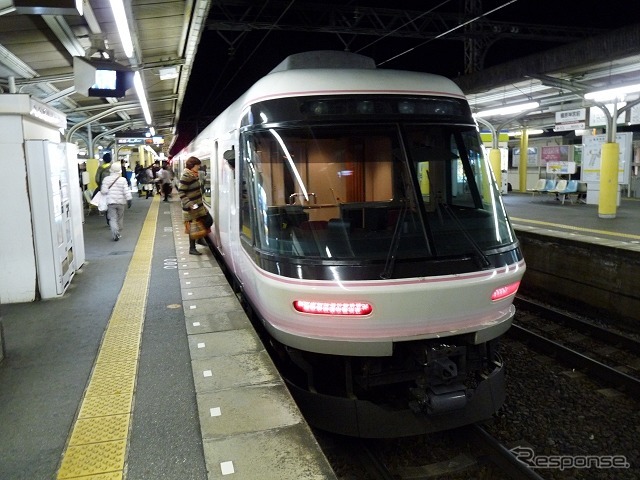 吉野特急『さくらライナー』の喫煙室は4両編成が4号車、8両編成が4・8号車に設置される。