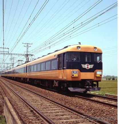 12200系の特急にも喫煙室は設置されない。同車は2020年度末までに特急運用から退く予定。