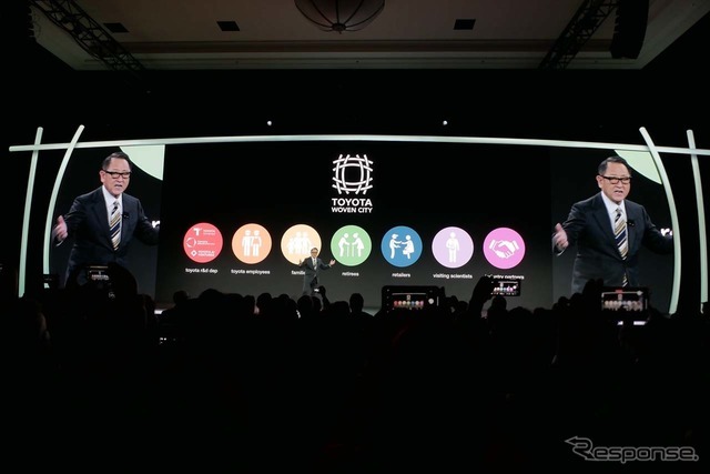 住民はセンサーのデータを活用するAIにより、健康状態をチェックしたり、日々の暮らしに役立てたりするなど、生活の質を向上させられる