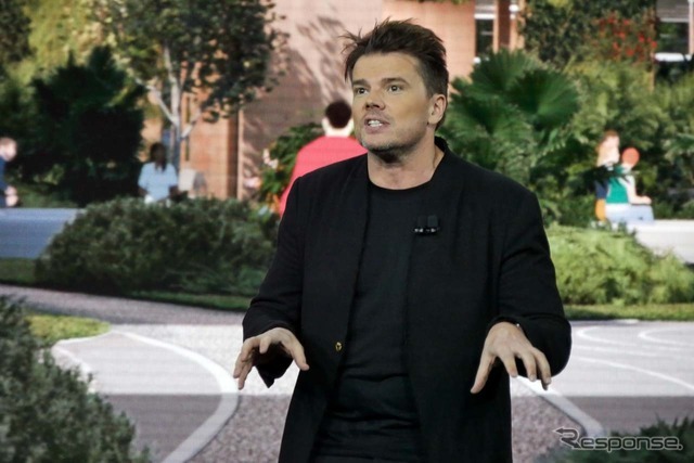 Woven Cityの開発コンセプトについて説明するデンマーク出身の著名な建築家ビャルケ・インゲルス氏