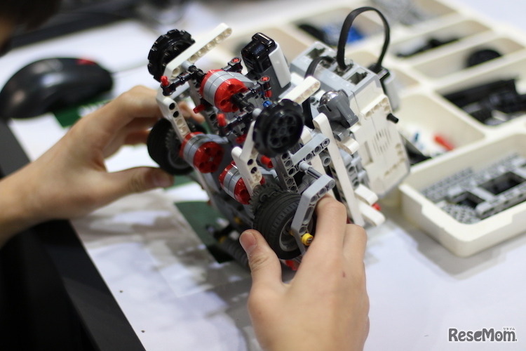 大会指定ロボットキット「教育版レゴ マインドストーム」