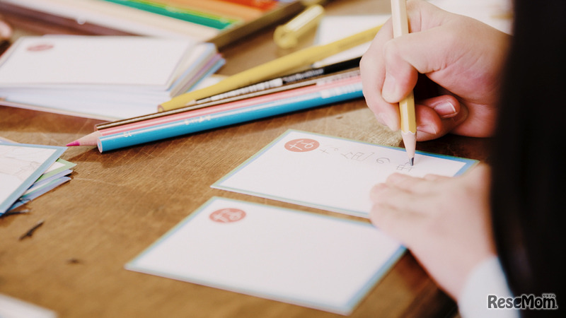 未来を自由に楽しく想像する「みらいカルタ」