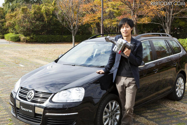 編集部員Nとダイソン DC31 モーターヘッド シルバー 編集部員Nとダイソン DC31 モーターヘッド シルバー