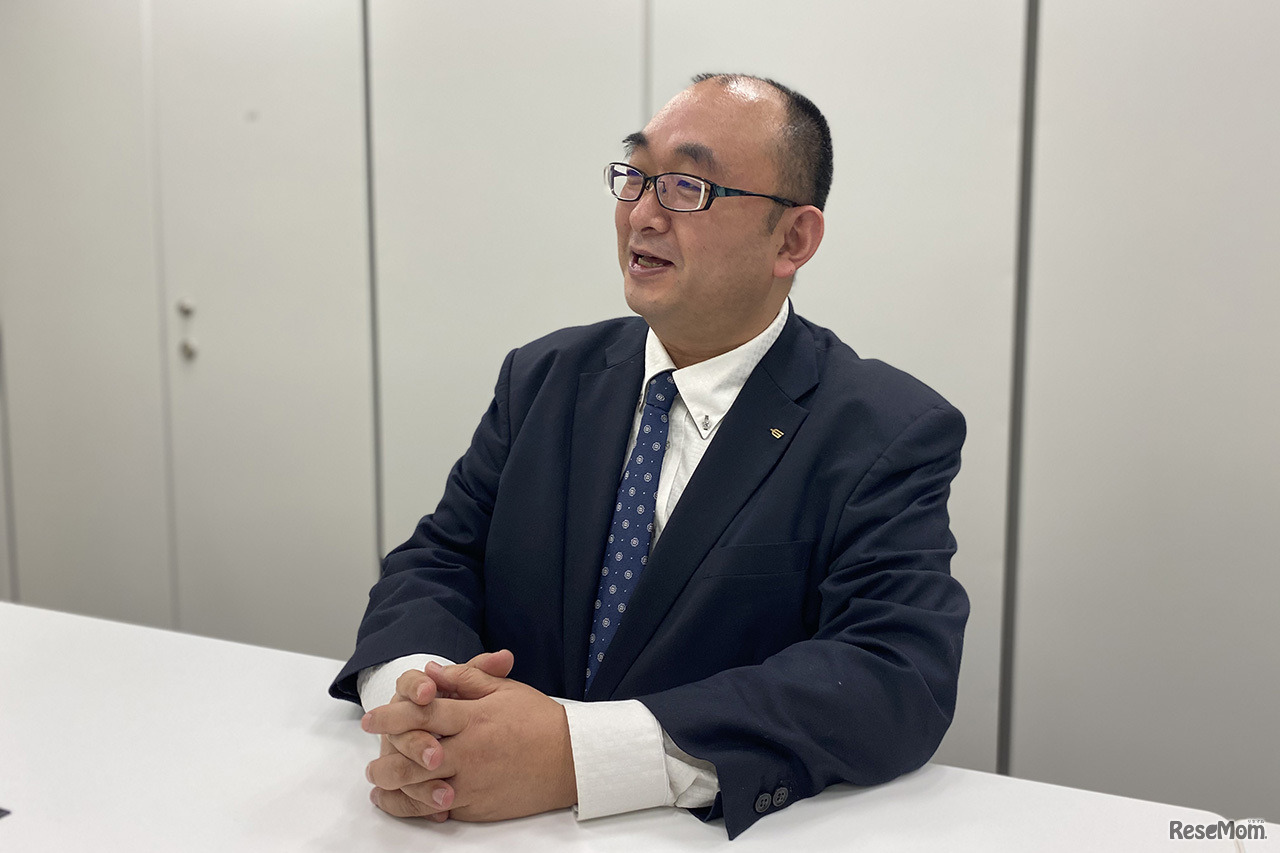 インタビューに応える学研プラスの遠藤映像事業室長