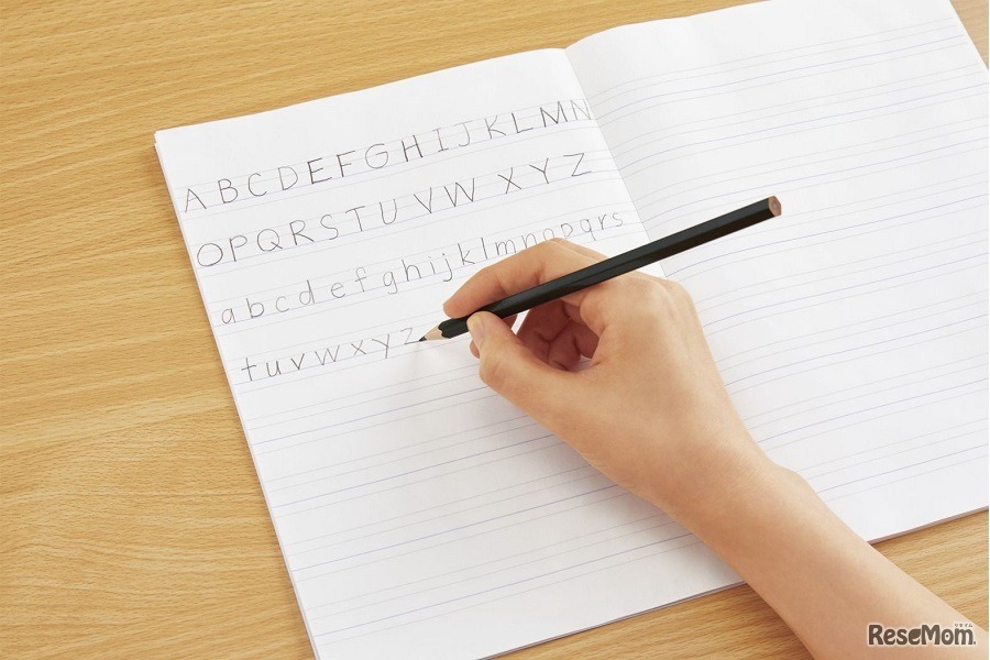 キャンパスノート（用途別）まん中が広い英習罫