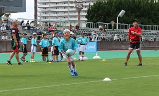 ラグビー経験のない小学生に向けたタグラグビー教室「AIG Tag Rugby Tour」開催