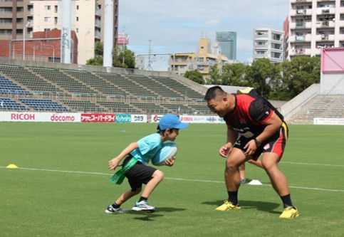 ラグビー経験のない小学生に向けたタグラグビー教室「AIG Tag Rugby Tour」開催
