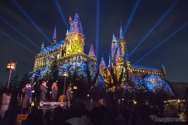 日本国内では大阪のユニバーサル・スタジオ・ジャパンがハリー・ポッターのテーマパークを運営している。　HARRY POTTER characters, names and related indicia are (C) & Warner Bros. Entertainment Inc. J.K. ROWLING`S　WIZARDING WORLD J.K. Rowling and Warner Bros. Entertainment Inc. Publishing Rights (c) JKR. (s18)