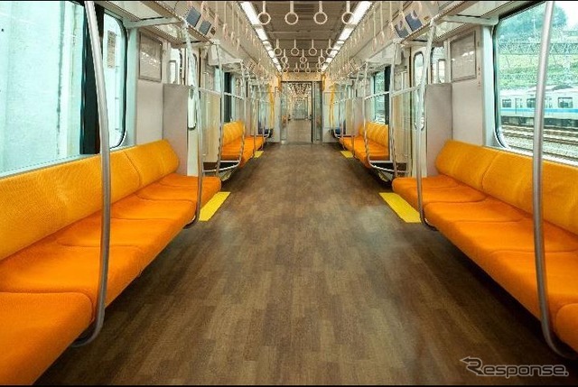 車内空間の広さ、明るさ、安心感、優しさを追求したデザインとされた5000形の車内。