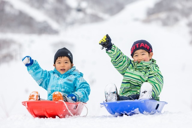 障害物競争や親子リレーで優勝を目指す「雪上親子運動会」開催…白馬コルチナスキー場