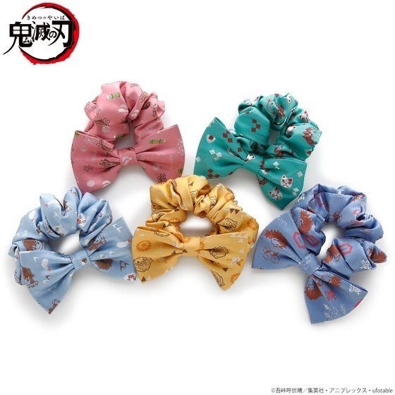 「鬼滅の刃　モチーフ総柄リボンシュシュ」1,540円（税込）（C）吾峠呼世晴／集英社・アニプレックス・ufotable