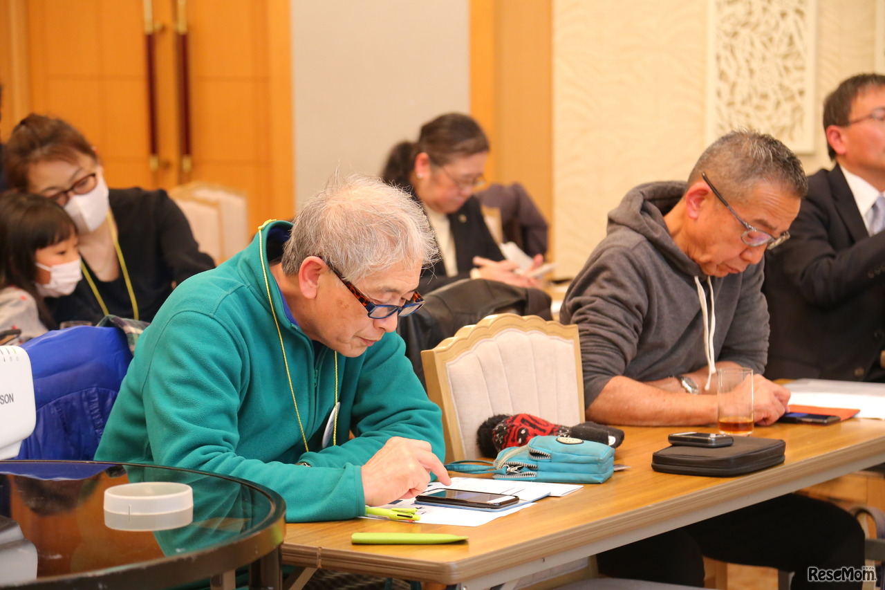 「家族三世代で楽しめるTikTokセミナー～世代を超えていっしょにTikTok！シニアも中高生親子も三世代いっしょに繋がろう～」のようす