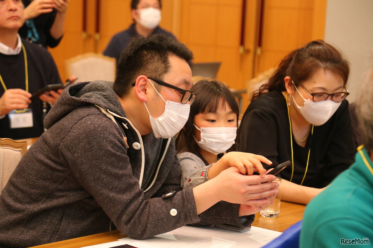 「家族三世代で楽しめるTikTokセミナー～世代を超えていっしょにTikTok！シニアも中高生親子も三世代いっしょに繋がろう～」のようす