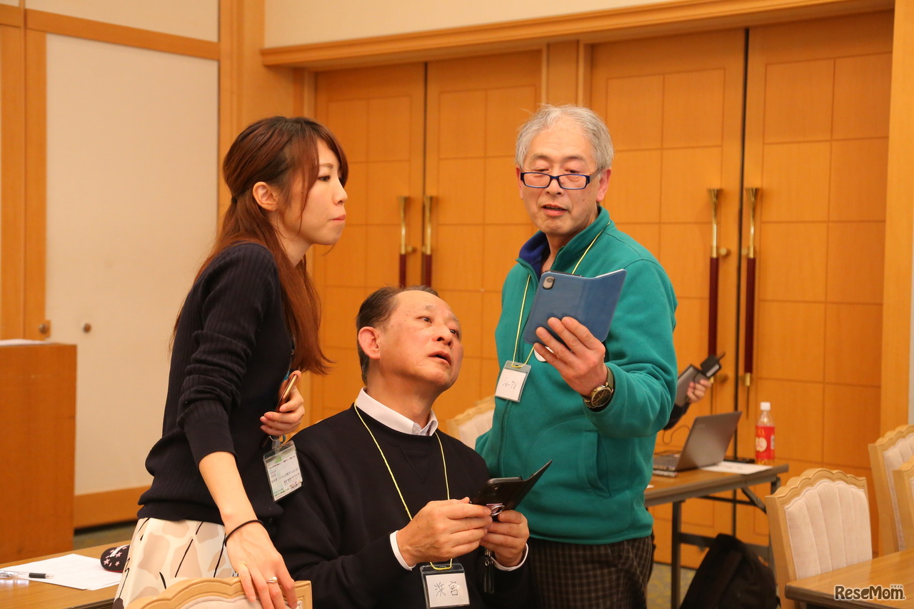 「家族三世代で楽しめるTikTokセミナー～世代を超えていっしょにTikTok！シニアも中高生親子も三世代いっしょに繋がろう～」のようす