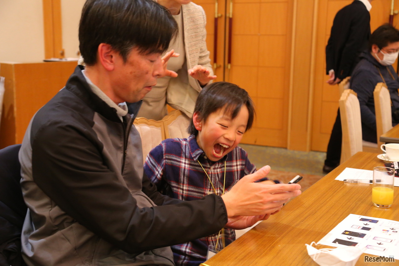 「家族三世代で楽しめるTikTokセミナー～世代を超えていっしょにTikTok！シニアも中高生親子も三世代いっしょに繋がろう～」のようす