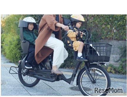 ひざ周りを広く設計