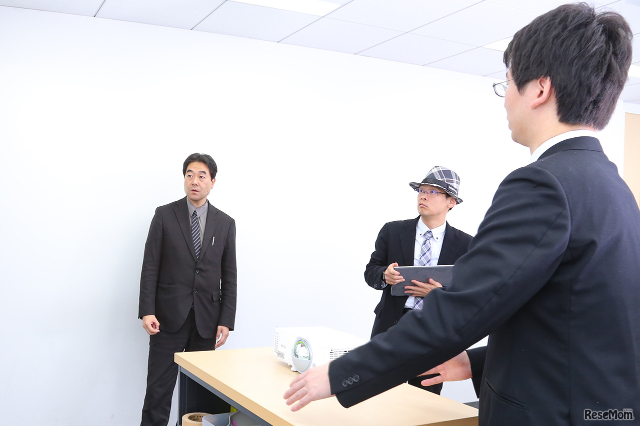 教育向け短焦点スマートプロジェクター「EW800ST」を試す先生方