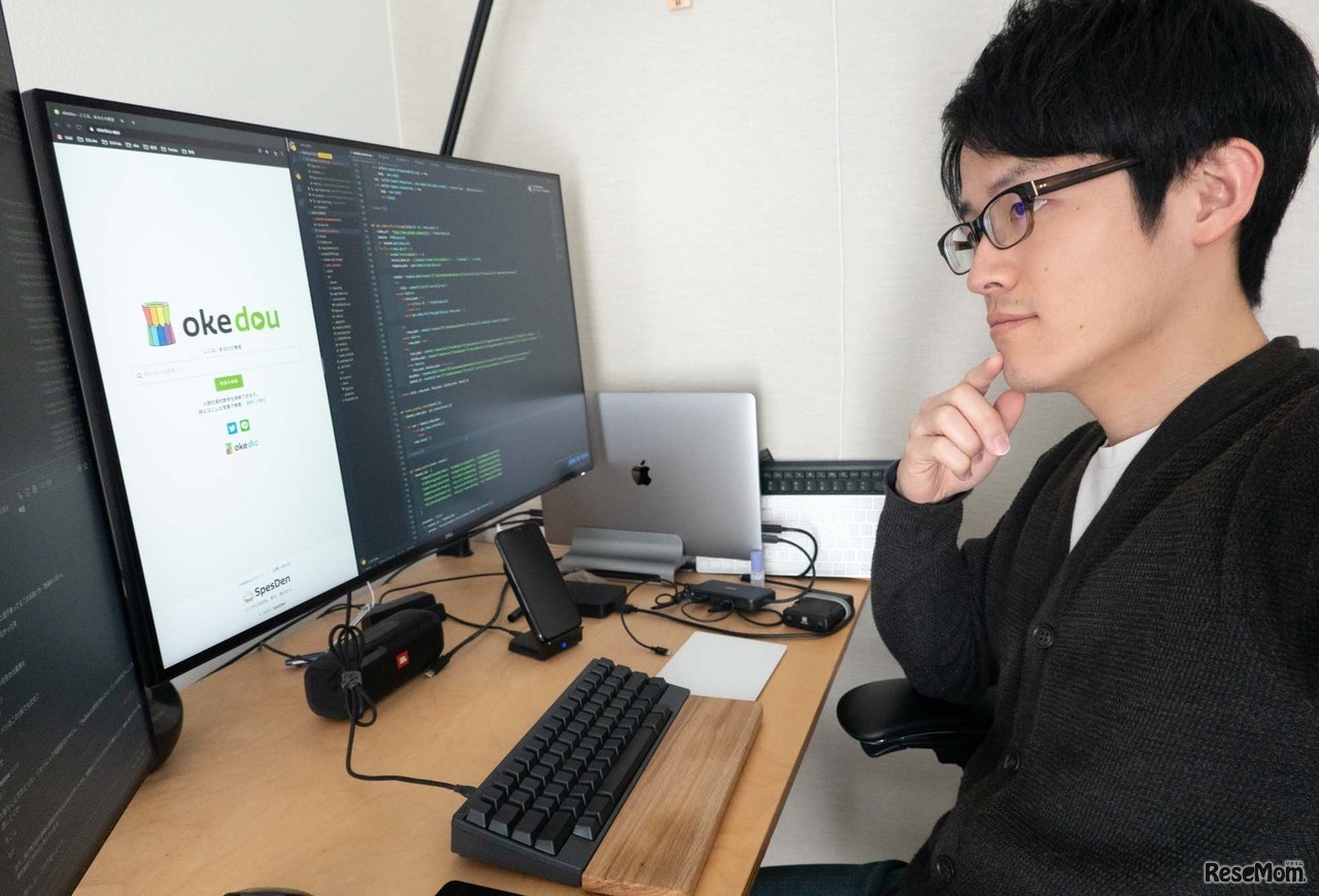 バン氏　自室での開発風景